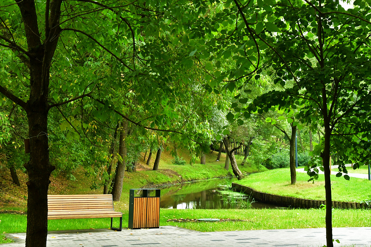 Долина реки Яуза. Парка Яуза красивые места. Парк Яуза летом. Балюстрада в парке Яуза сад будущего.